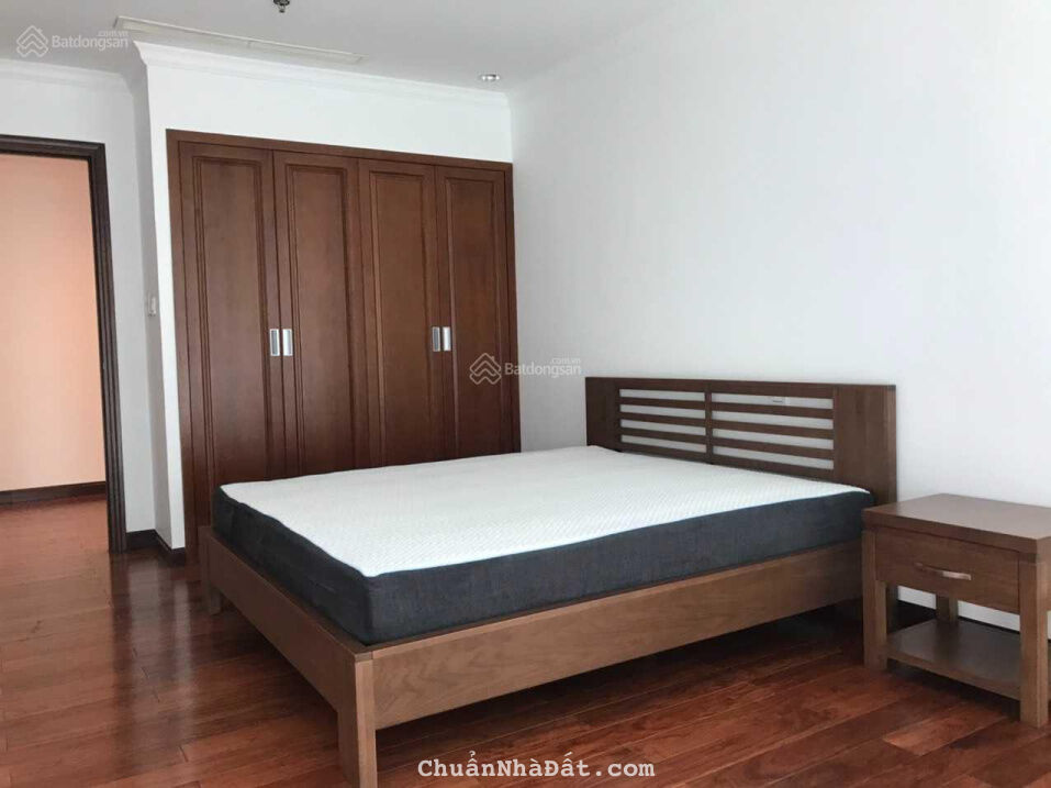 BÁN GẤP Căn hộ 4PN Vincom Center Góc nhìn Bitesco và Landmark 81, Quận 1