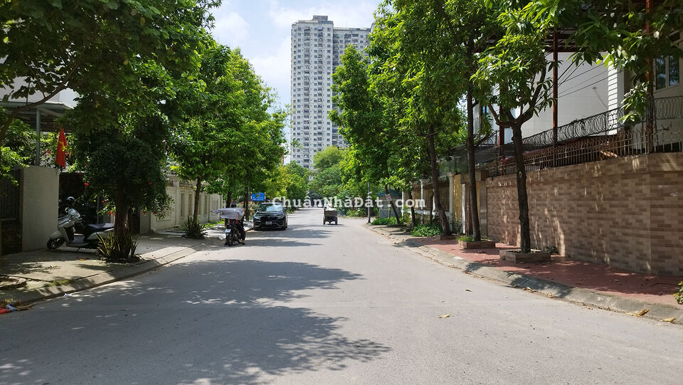 Thật 100%! Bán Phân lô Cầu Bươu 100m2* nhà C4- MT6m, đường hè rộng 15m giá 15 tỷ có TL