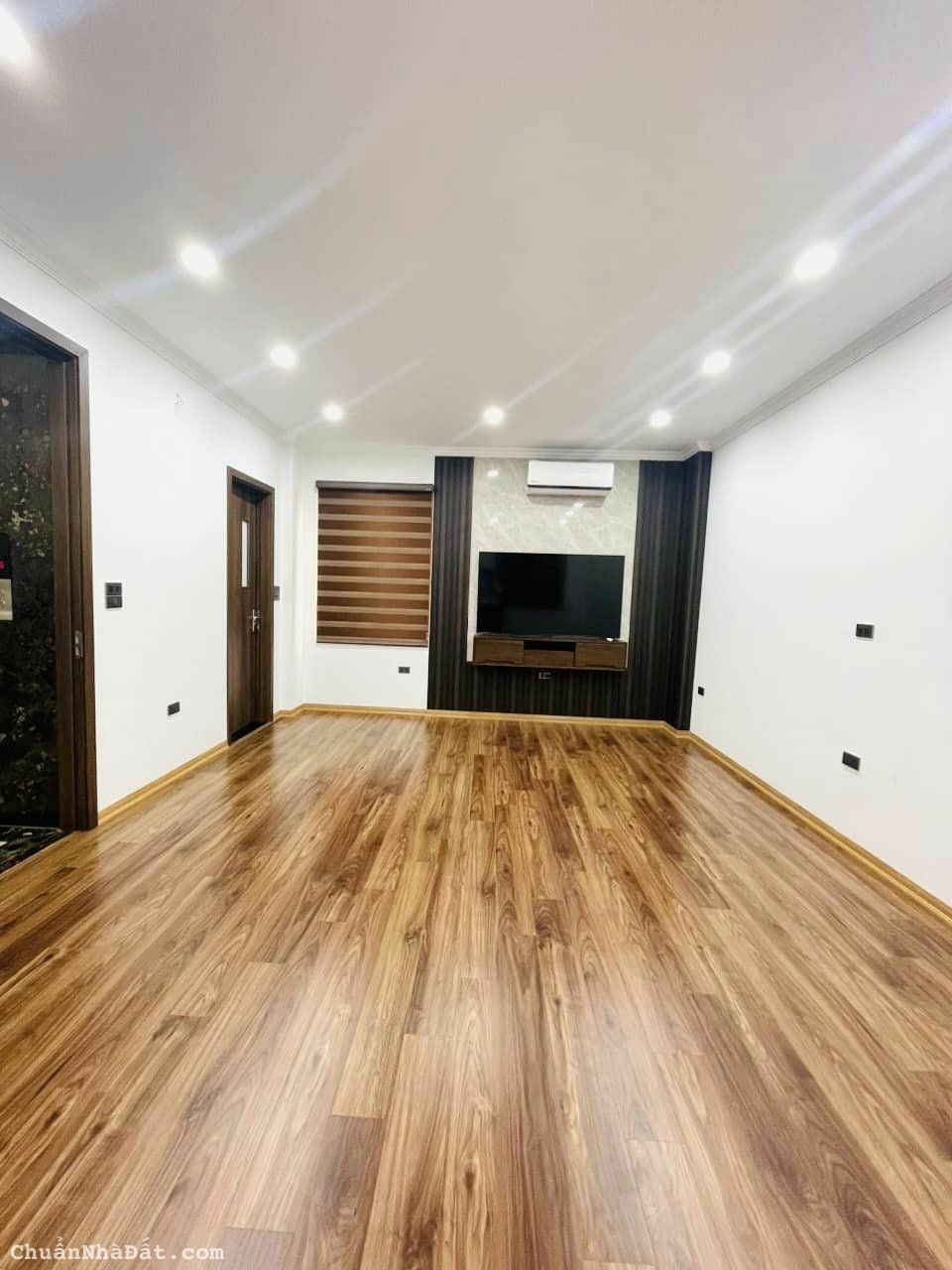 BÁN NHÀ 5 TẦNG DÂN XÂY ĐƯỜNG LẠC LONG QUÂN, CẦU GIẤY, Ô TÔ, DT 52M2, GIÁ NHỈNH 14 TỶ BÁN NHÀ 5 TẦNG DÂN XÂY ĐƯỜNG LẠC LONG QUÂN, CẦU GIẤY, Ô TÔ, DT 52M2, GIÁ NHỈNH 14 TỶ