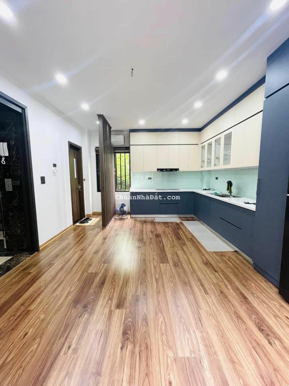 BÁN NHÀ 5 TẦNG DÂN XÂY ĐƯỜNG LẠC LONG QUÂN, CẦU GIẤY, Ô TÔ, DT 52M2, GIÁ NHỈNH 14 TỶ BÁN NHÀ 5 TẦNG DÂN XÂY ĐƯỜNG LẠC LONG QUÂN, CẦU GIẤY, Ô TÔ, DT 52M2, GIÁ NHỈNH 14 TỶ