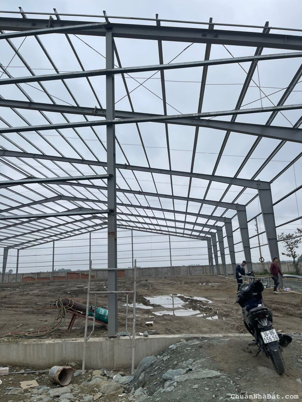 CHO THUÊ KHO, XƯỞNG TẠI ĐƯỜNG 421B QUỐC OAI. HÀ NỘI giá tốt