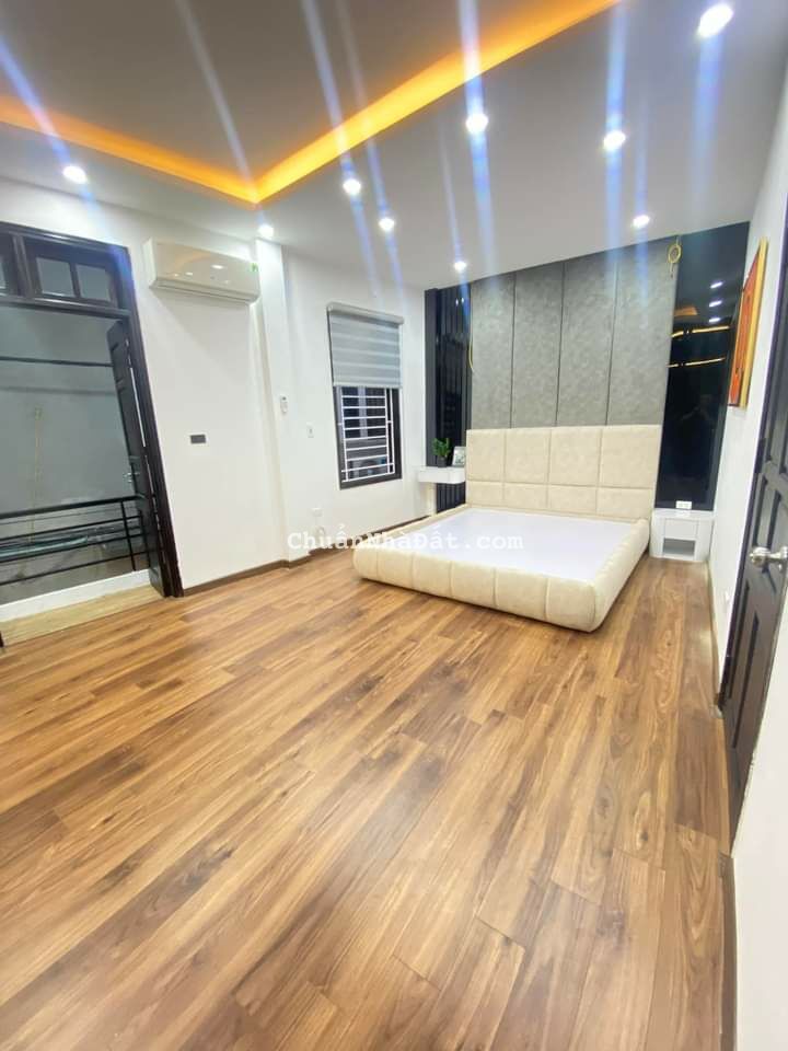 CẦN BÁN GẤP NHÀ RIÊNG TRONG NGÕ XUÂN THỦY, DT 37M2 x 5T,  MT  5,8M, GIÁ CHỈ 5,95 TỶ. 