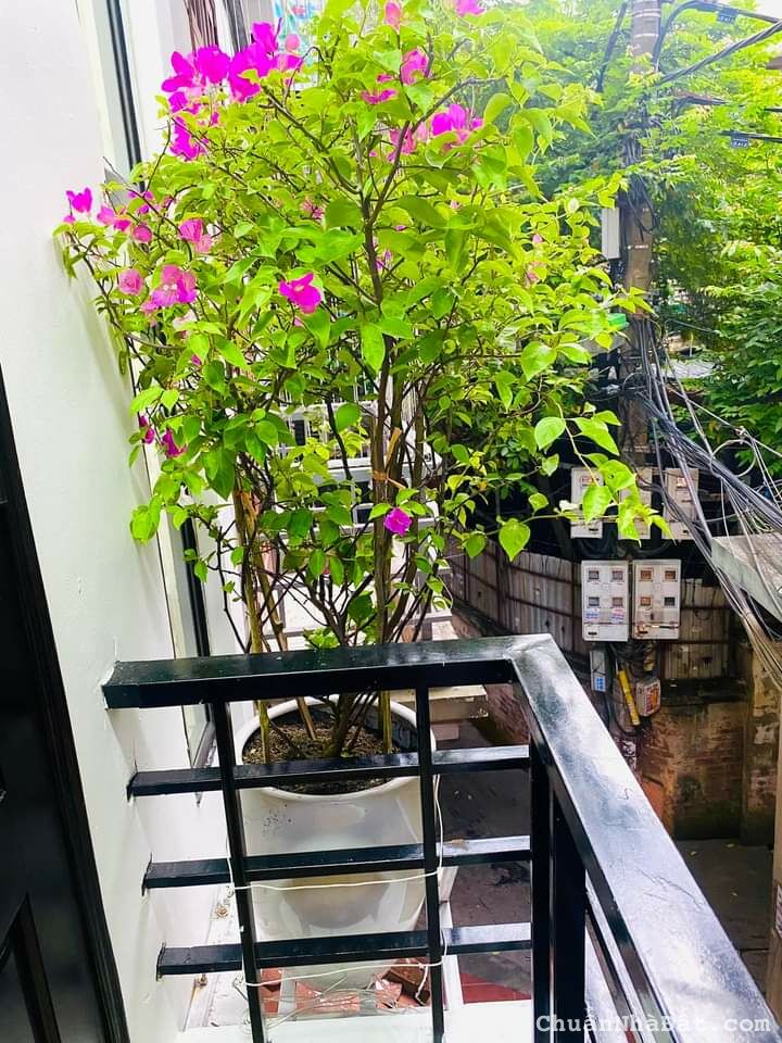 CẦN BÁN GẤP NHÀ RIÊNG TRONG NGÕ XUÂN THỦY, DT 37M2 x 5T,  MT  5,8M, GIÁ CHỈ 5,95 TỶ. 