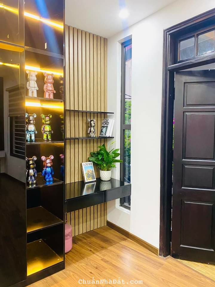 CẦN BÁN GẤP NHÀ RIÊNG TRONG NGÕ XUÂN THỦY, DT 37M2 x 5T,  MT  5,8M, GIÁ CHỈ 5,95 TỶ. 