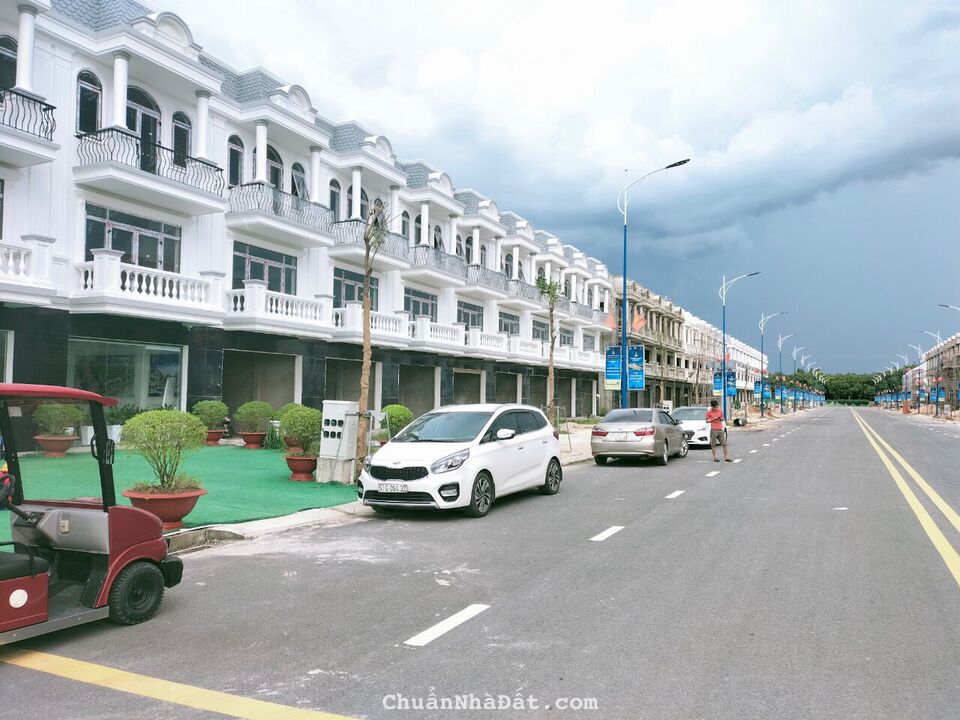 Nhà phố Bàu Bàng, xây dựng 1 trệt 2 lầu, Diện tích 219m2, chỉ thanh toán 1,1 tỷ sở hữu ngay