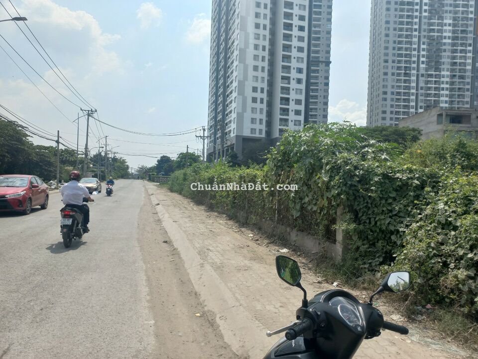 Cho thuê đất góc 2MT đường Đào Trí. Với DT: 32 x 34m = 932m2. Có 622m2 đất thổ cư