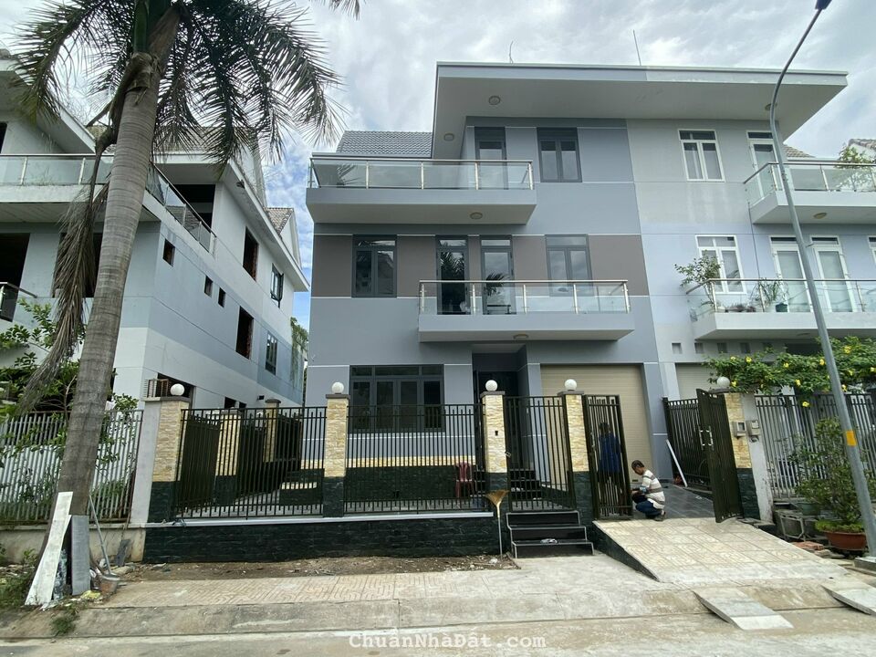 Cho thuê nhà khu Lê Hồng Phong Đào Sư Tích, Phước Lộc. 4PN, 4WC gara oto Cho thuê nhà khu Lê Hồng Phong Đào Sư Tích, Phước Lộc. 4PN, 4WC gara oto