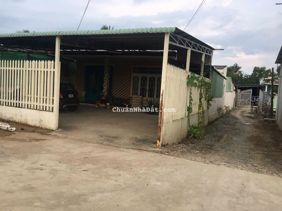 bán gấp dt 321m2 đất thổ có sẵn nhà cấp 4 trên đất giá rẻ xã bình an thủ thừa long an