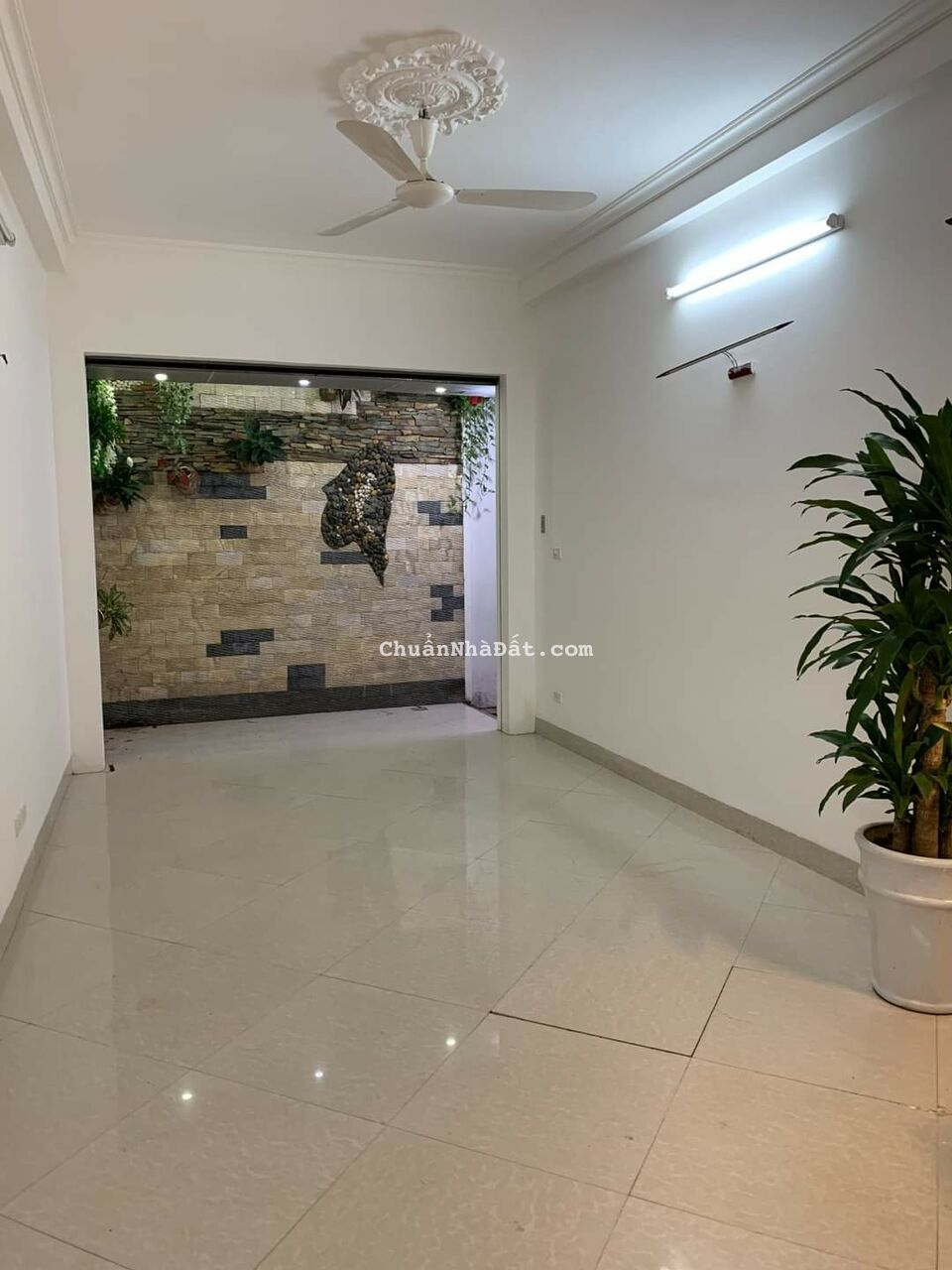 Bán nhà Phố Tạ Quang Bửu, Hai Bà Trưng 36m x 6T, Giá 4.6 tỷ.ôtô 20m,Khu Giảng Viên Đại học