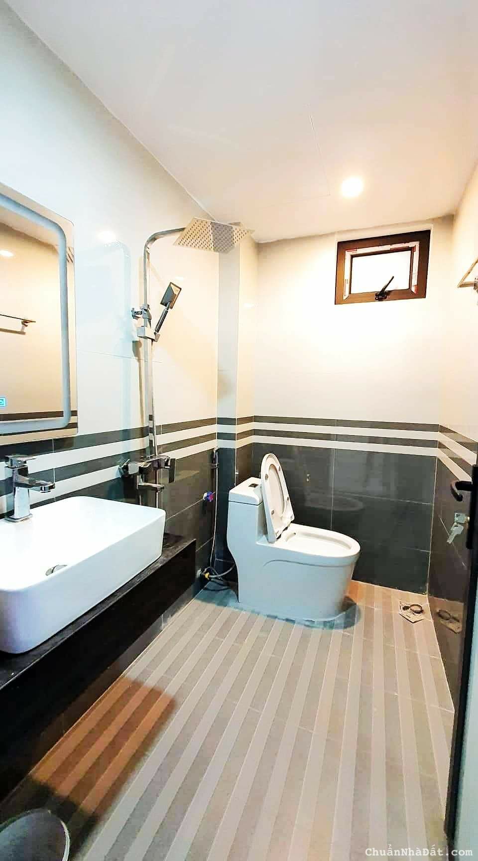 Bán Nhà Đường Minh Khai, trung tâm Hai Bà Trưng 76m 5T, Giá 5.7 tỷ. Nhà mới, thoáng sáng, ôtô 30m.