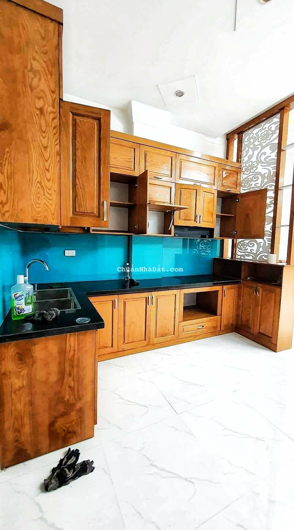 Bán Nhà Đường Minh Khai, trung tâm Hai Bà Trưng 76m 5T, Giá 5.7 tỷ. Nhà mới, thoáng sáng, ôtô 30m.