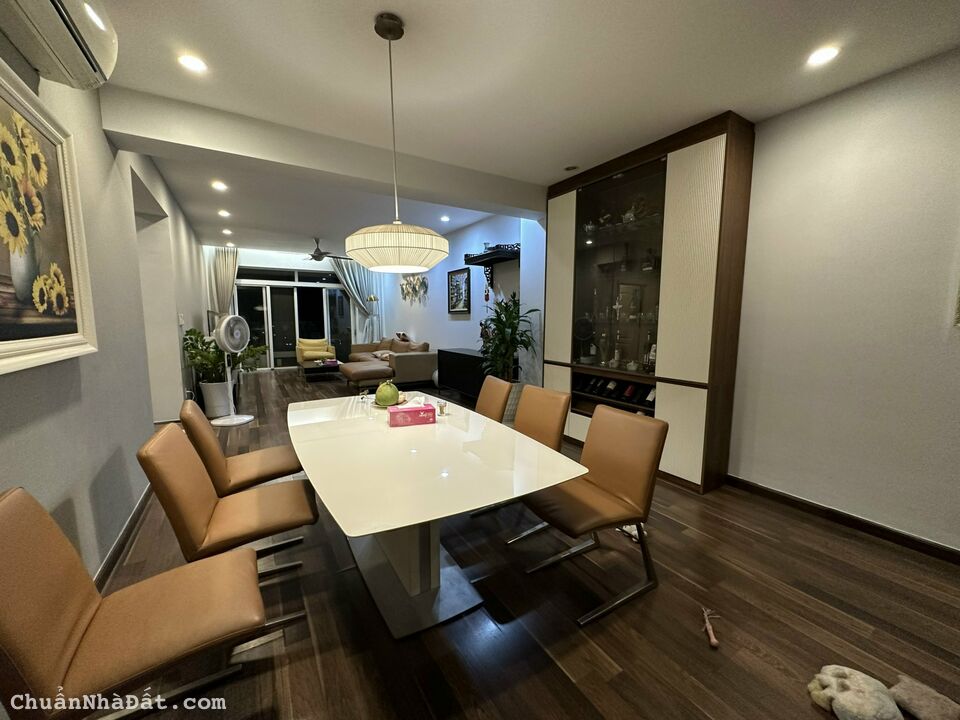 Bán căn hộ Riverside dt 147m, view sông nhà đẹp giá 9,5 tỷ. lh: 0909168890