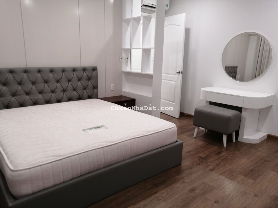 Cho thuê căn hộ Happy Valley PMH dt 135m giá 30tr/tháng. lh: 0909168890