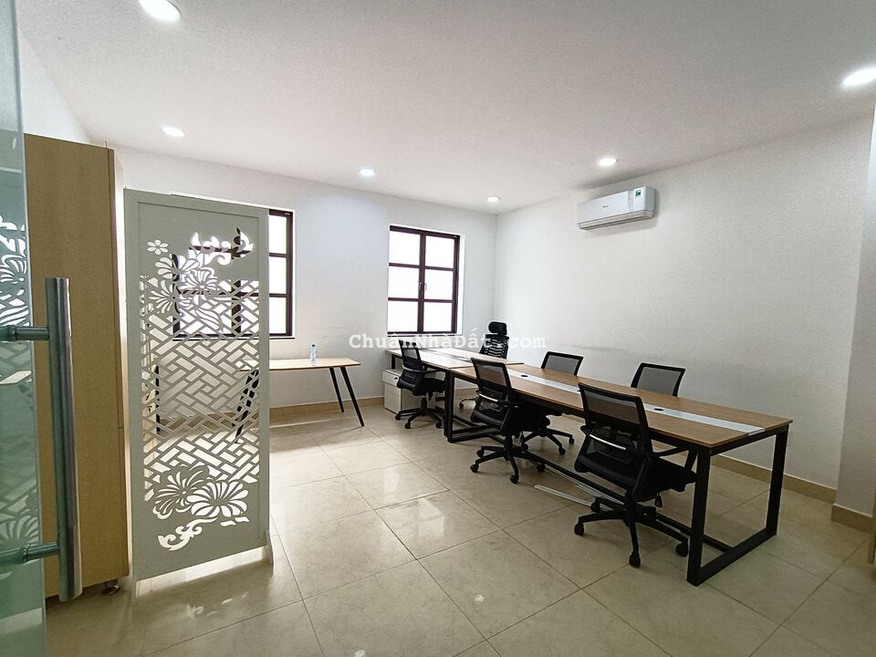 Văn phòng 30m2 sẵn nội thất cho thuê tại Cityland giá 8tr/ tháng