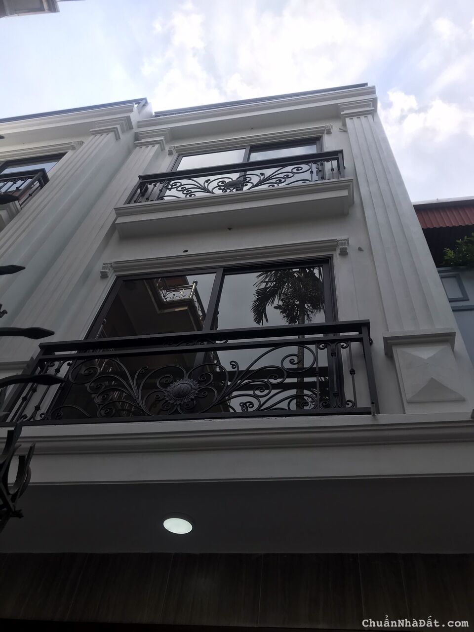 Bán nhà mới 41m2 Phúc Đồng  trung tâm Long Biên chỉ 3.x tỷ