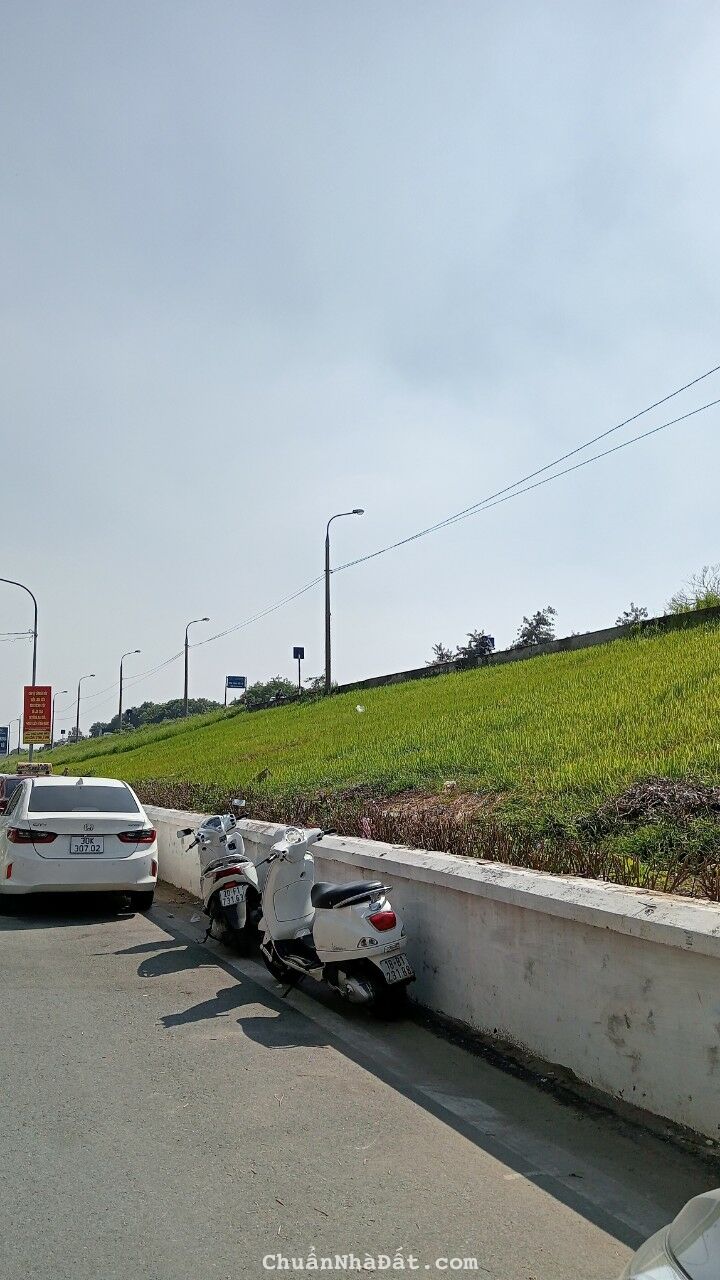 Nhà dân xây phố Ngọc Lâm đầu tư vị trí đẹp gần chợ hải sản chỉ 10m ra đường oto tránh đỗ