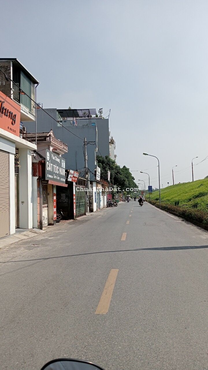 Nhà dân xây phố Ngọc Lâm đầu tư vị trí đẹp gần chợ hải sản chỉ 10m ra đường oto tránh đỗ