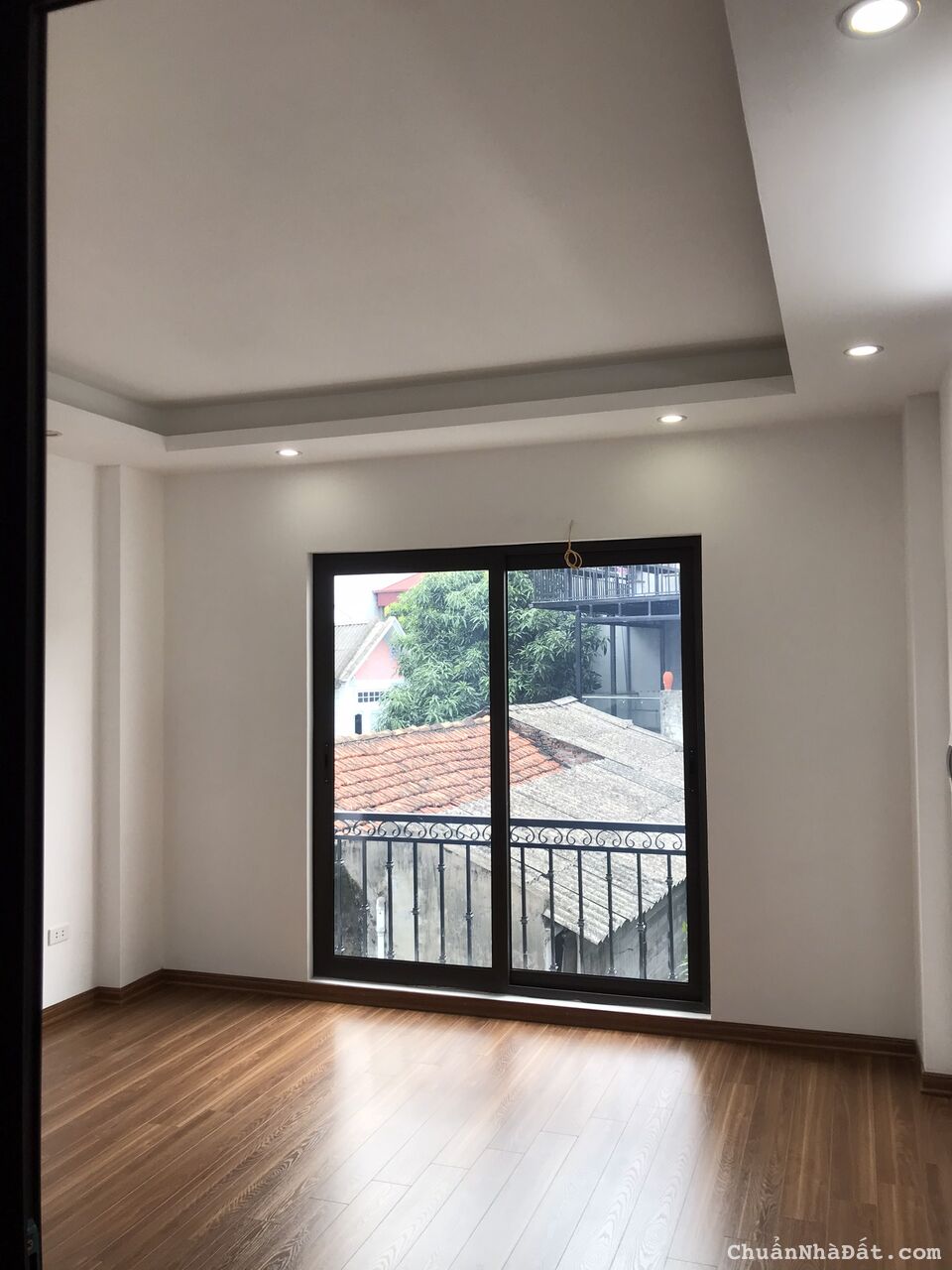 Nhà mới 197 Phúc Lợi ngõ oto chạy qua chỉ nhô 2 tỷ 