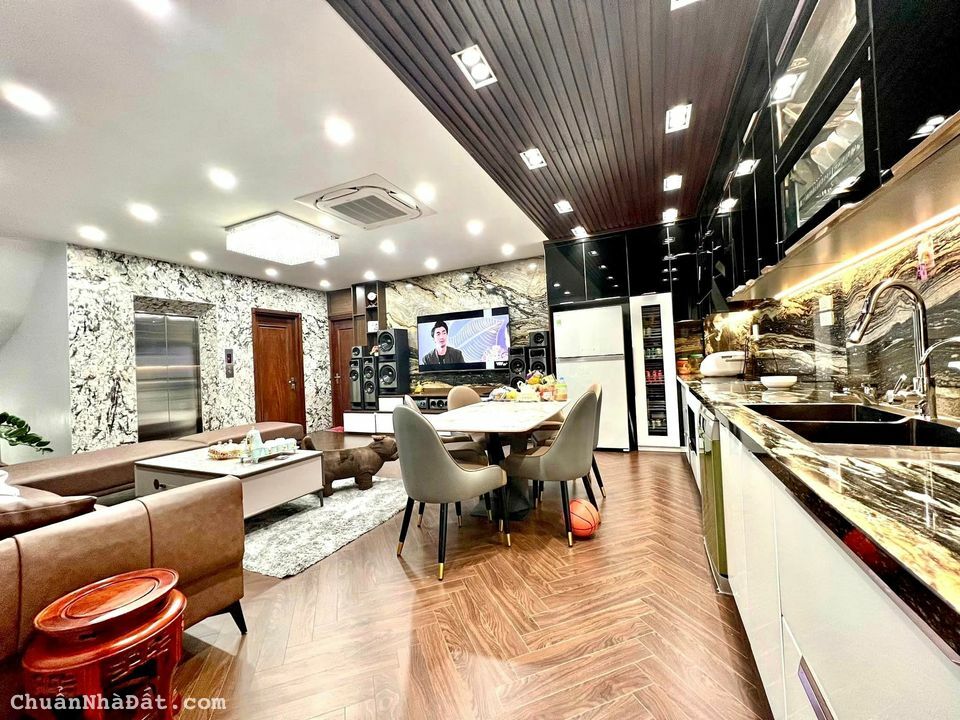 Phân lô Huỳnh Thúc Kháng, Nguyên Hồng, ô tô tránh, vỉa hè rộng, 60m2x8 tầng TM, KD tốt 18 tỷ Phân lô Huỳnh Thúc Kháng, Nguyên Hồng, ô tô tránh, vỉa hè rộng, 60m2x8 tầng TM, KD tốt 18 tỷ