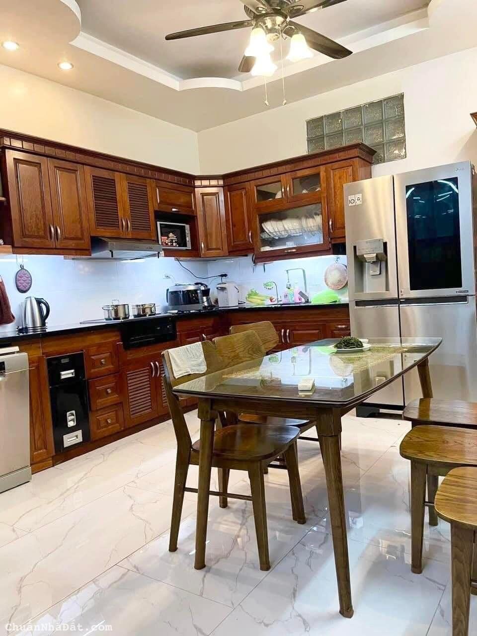 Vỡ nợ bán nhà 205 Xuân Đỉnh, lô góc, ô tô cách 20m, 40m2x4.5 tầng giá chỉ 3.5 tỷ