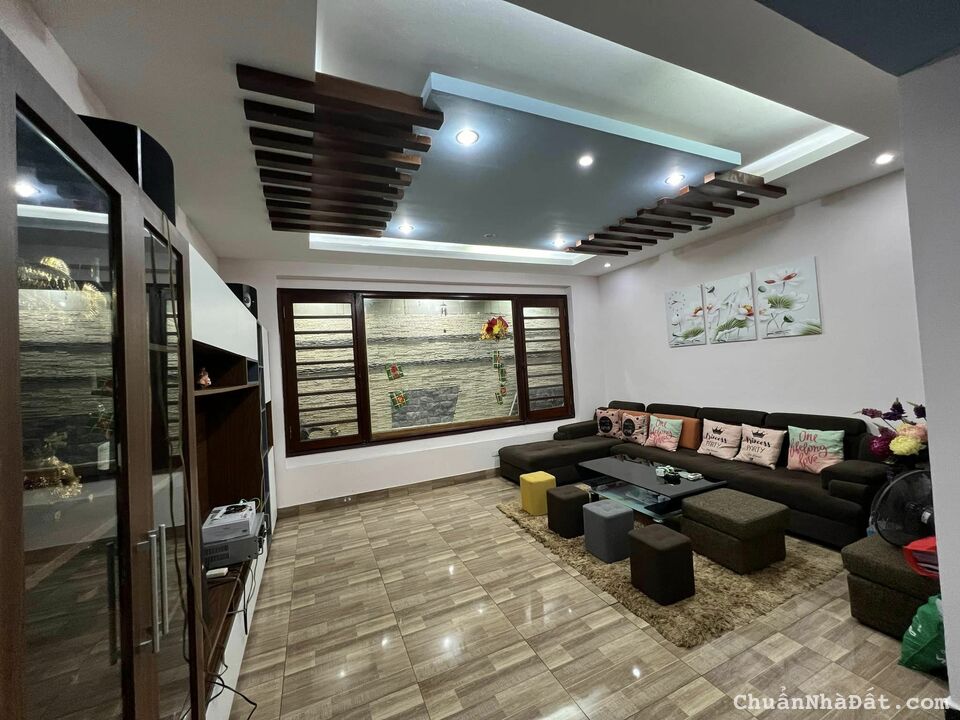 Phân lô Vip 43 Võng Thị, ngay sát Hồ Tây, ô tô tránh, vỉa hè rộng, 45m2x5T MT 6m 13.5 tỷ 