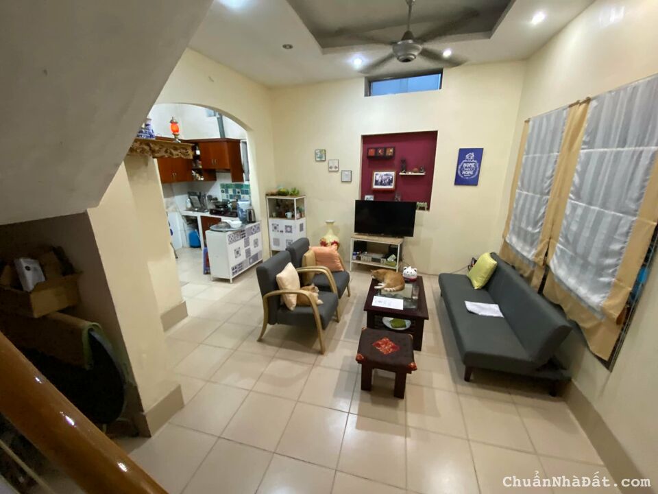 Bán nhà ngõ 105 Láng Hạ, Đống Đa, cách oto 5m, sổ nở hậu, DT 45m, MT 5,2 m, Giá 5,4 tỷ Bán nhà ngõ 105 Láng Hạ, Đống Đa, cách oto 5m, sổ nở hậu, DT 45m, MT 5,2 m, Giá 5,4 tỷ