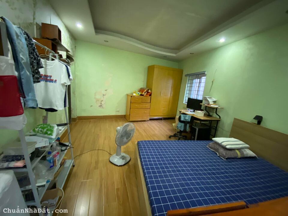 Bán nhà ngõ 105 Láng Hạ, Đống Đa, cách oto 5m, sổ nở hậu, DT 45m, MT 5,2 m, Giá 5,4 tỷ Bán nhà ngõ 105 Láng Hạ, Đống Đa, cách oto 5m, sổ nở hậu, DT 45m, MT 5,2 m, Giá 5,4 tỷ