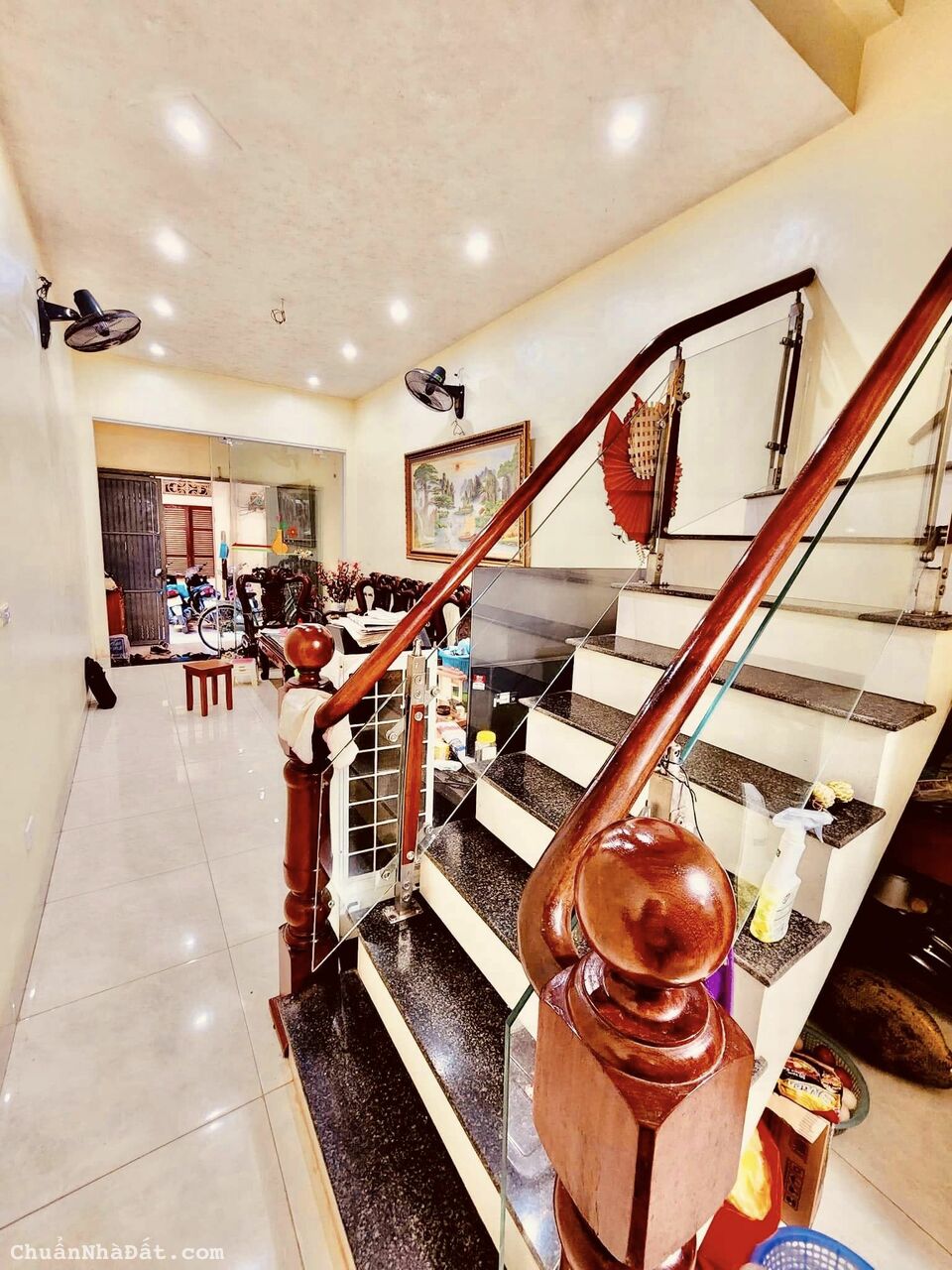 Bán gấp nhà ngõ 1194 đường Láng, ĐĐ, ô tô 4 chỗ đỗ cửa, DT 40 m2 x 4 tầng, Giá 4,4 tỷ