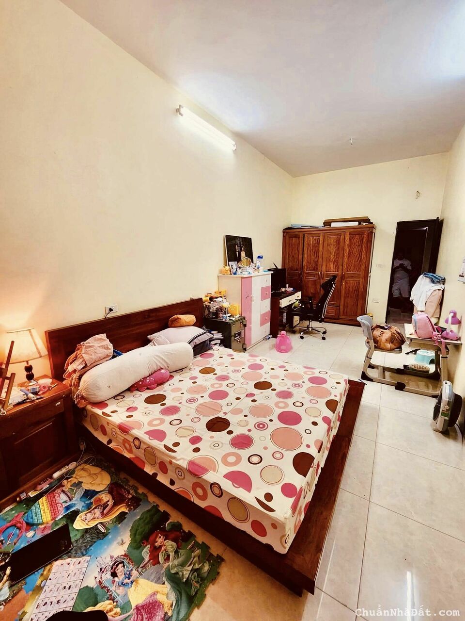 Bán gấp nhà ngõ 1194 đường Láng, ĐĐ, ô tô 4 chỗ đỗ cửa, DT 40 m2 x 4 tầng, Giá 4,4 tỷ