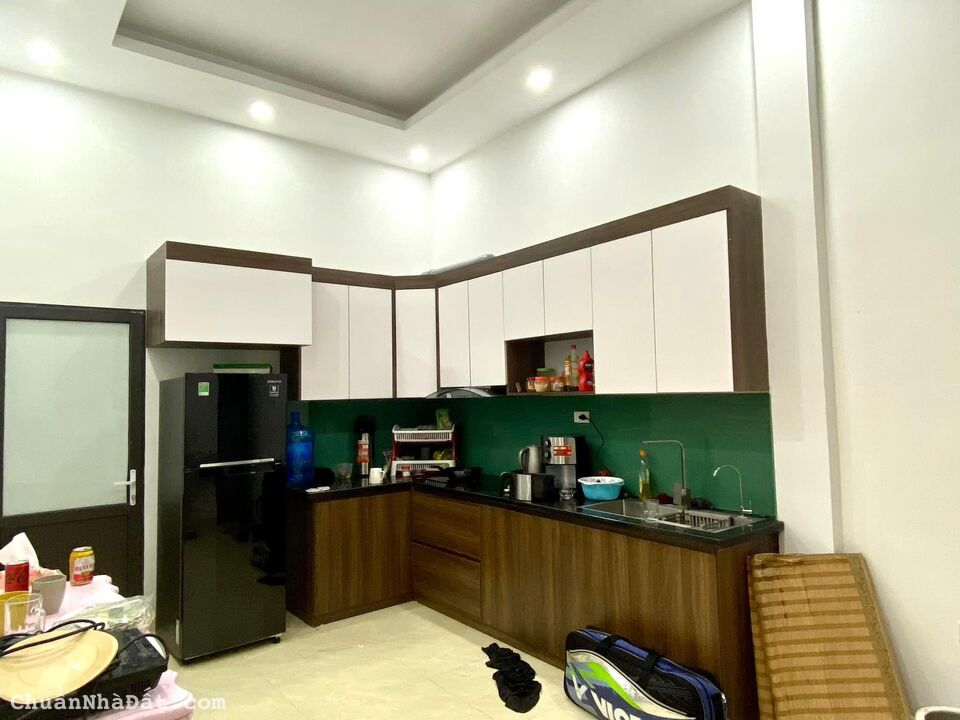 Bán GẤP, nhà phố NGUYỄN CHÍ THANH, ĐĐ. CẠNH VINCOM, 7 CHỖ ĐỖ CỬA DT 40M, GIÁ CHỈ 5,6TỶ.