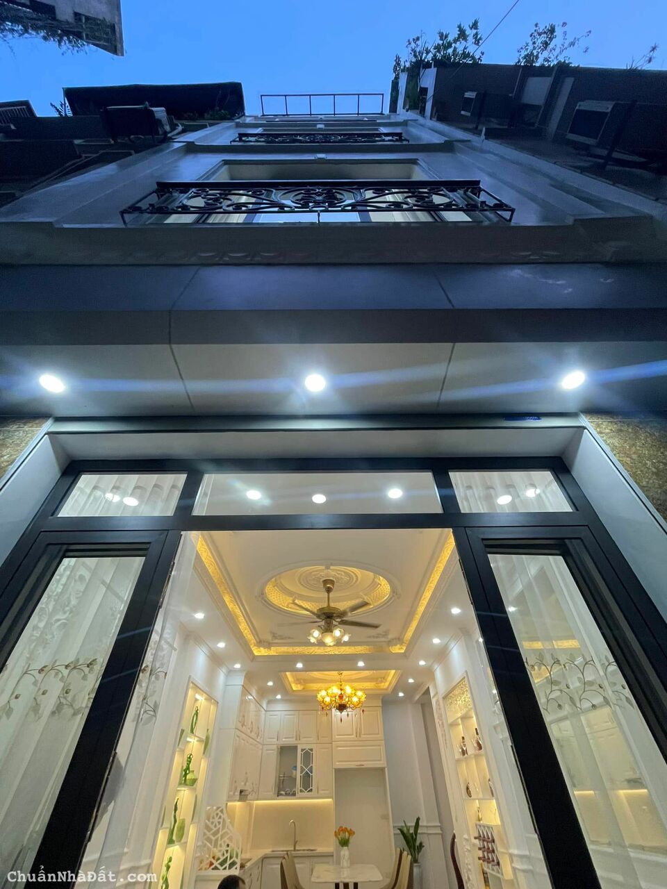 Gấp Gấp bán nhà ngõ Thịnh Quang, Nhà mới, trung tâm, DT 31m, MT 4n, Giá 3,6 tỷ.