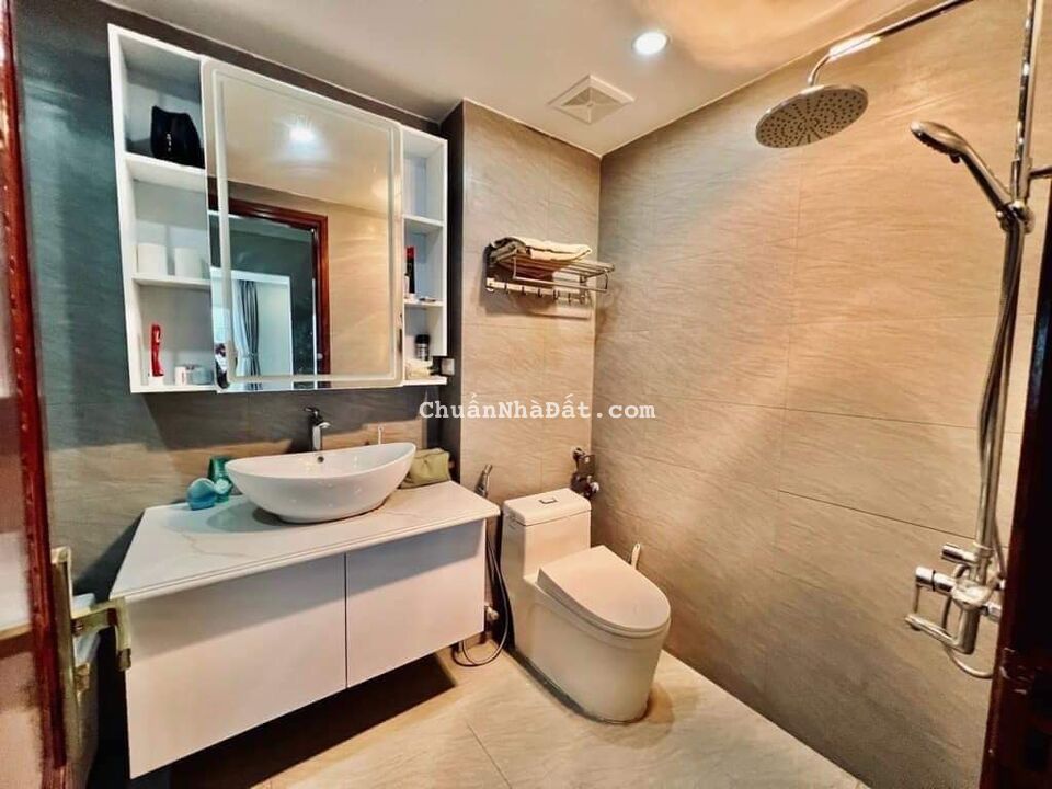 Bán nhà Xuân Đỉnh Ngoại Giao Đoàn ngõ ô tô 40m 6 tầng thang máy hơn 5 tỷ