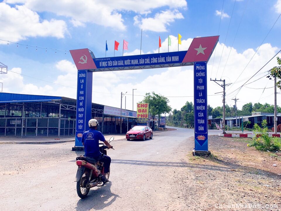 Bán gấp lô đất huyện chơn thành ,2 mặt tiền bê tông,15x40m + 100m2 thổ cư giá chỉ 76tr/m ngang