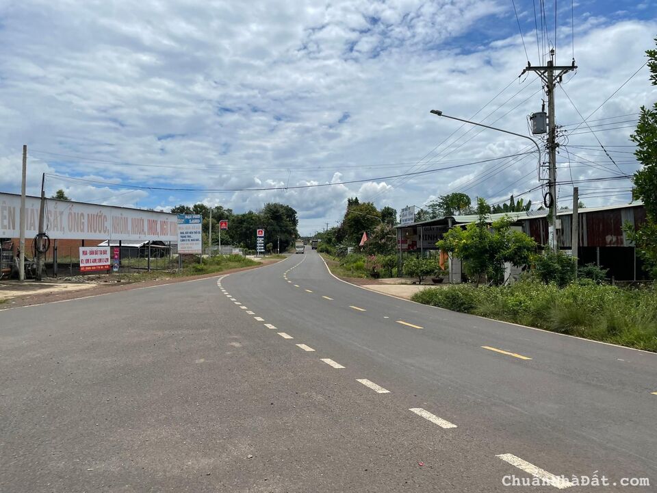 Bán gấp lô góc 2 mặt tiền bê tông 15x40m + 100m thổ cư huyện chơn thành giá chỉ 78tr/m ngang