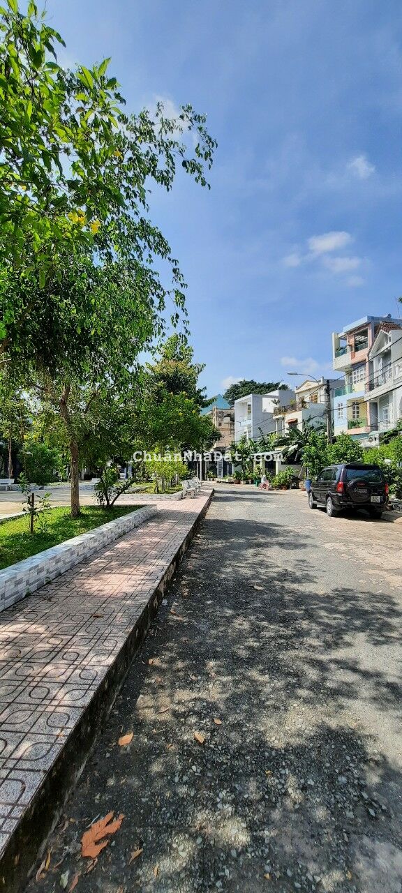 Nhà mặt tiền đường số 3 trong khu Him Lam Trường Thọ Dt 106M2 ngang 5 oto đậu trong nhà 