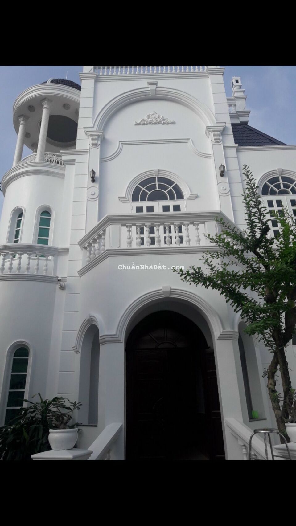 Cho thuê Biệt Thự vip xây 2 Lầu.11x26m,Đường HT13 gằn chợ Hiệp Thành.Q12