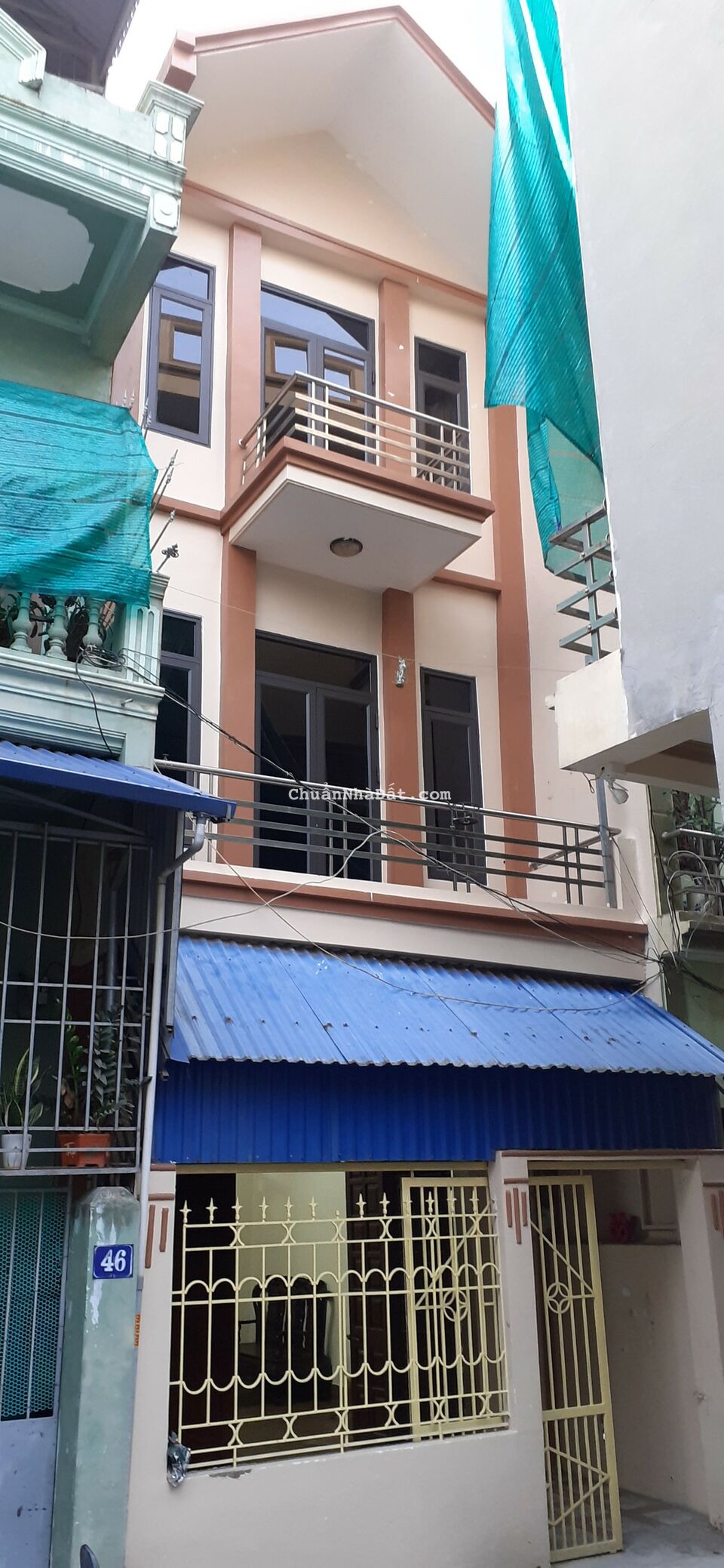 Nhà 3 tầng,dân xây tâm huyết,còn rất mới,đầy đủ công năng,gia chủ để lại nhiều đồ,nhà sạch đẹp