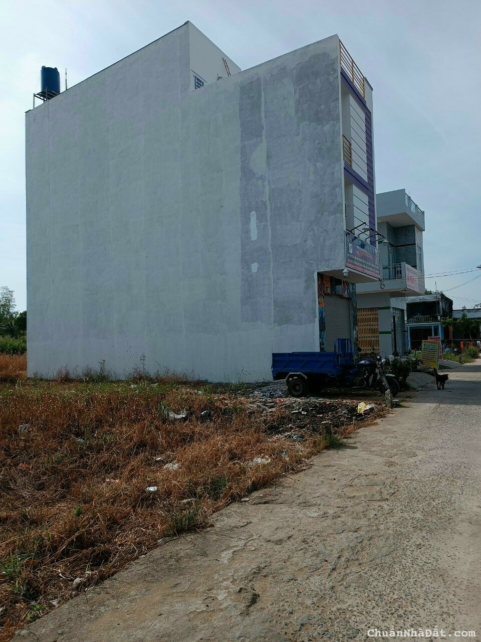 Chủ cần bán căn nhà 1 trệt 3 lầu 82m2 đất đô thị Cần Đước giá rẻ cho ai cần mua ngay