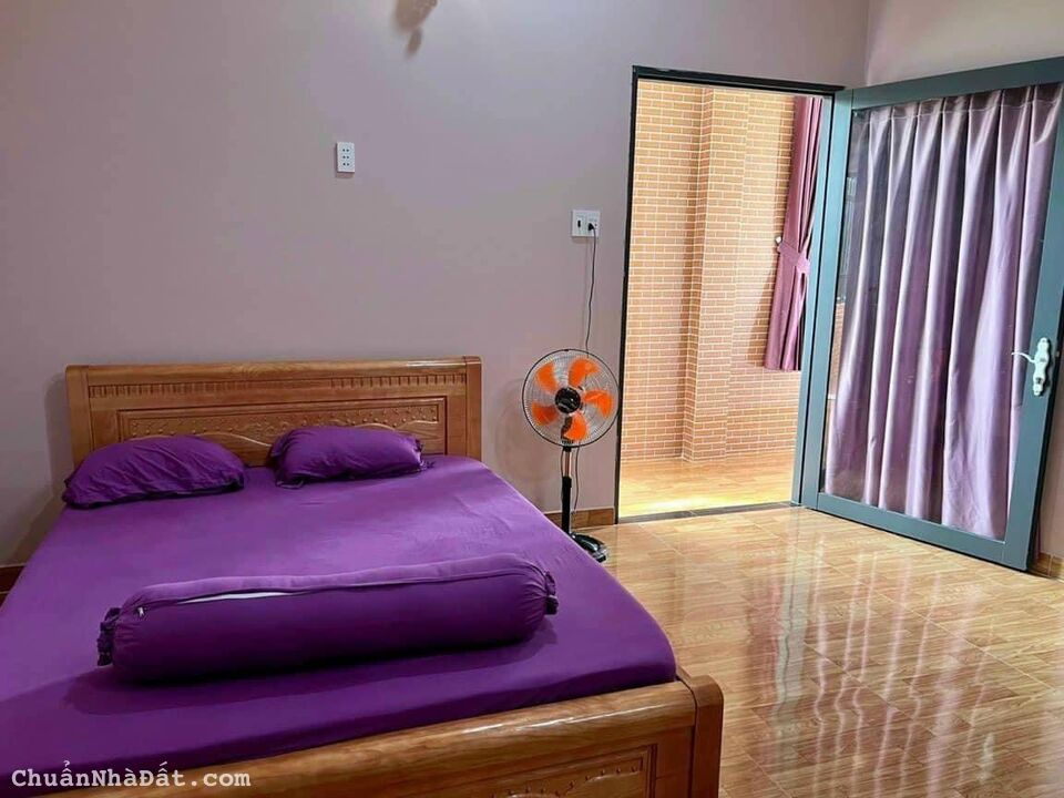 Chủ bán gấp căn nhà tâm huyết 253m2 Long Cang giá ưu đãi cho ai sở hữu