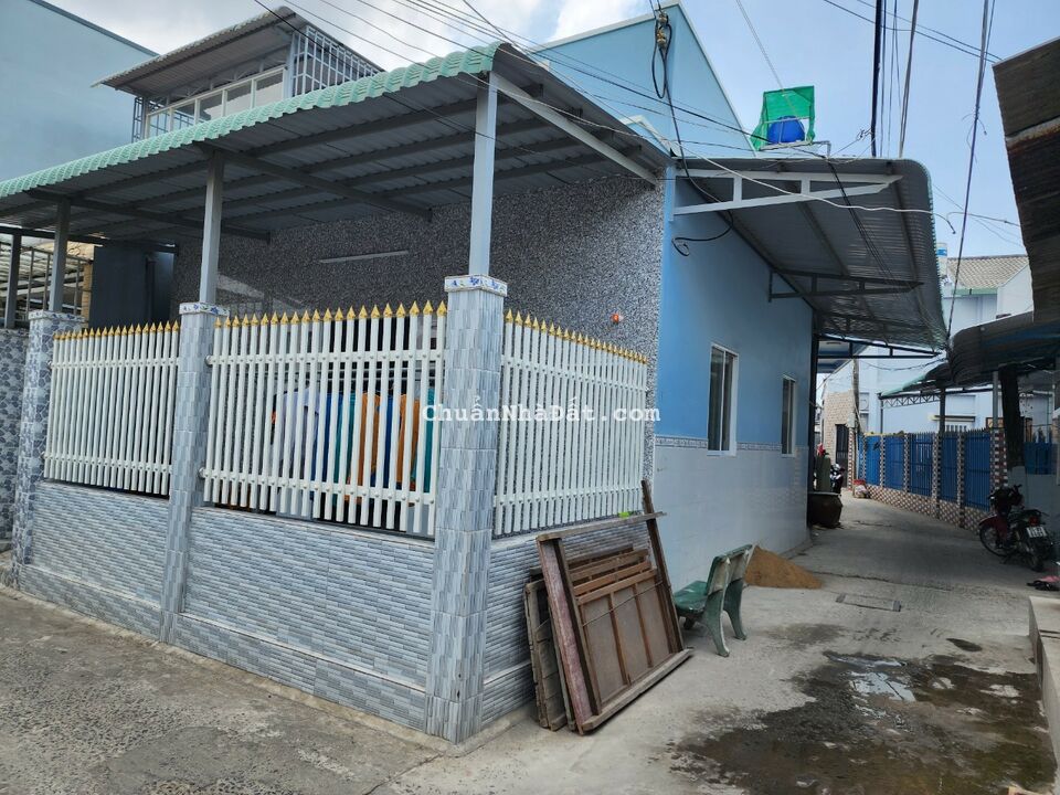 Chủ kẹt bán gấp căn nhà thị trấn cần đước 87m2 giá rẻ mua là ở ngay