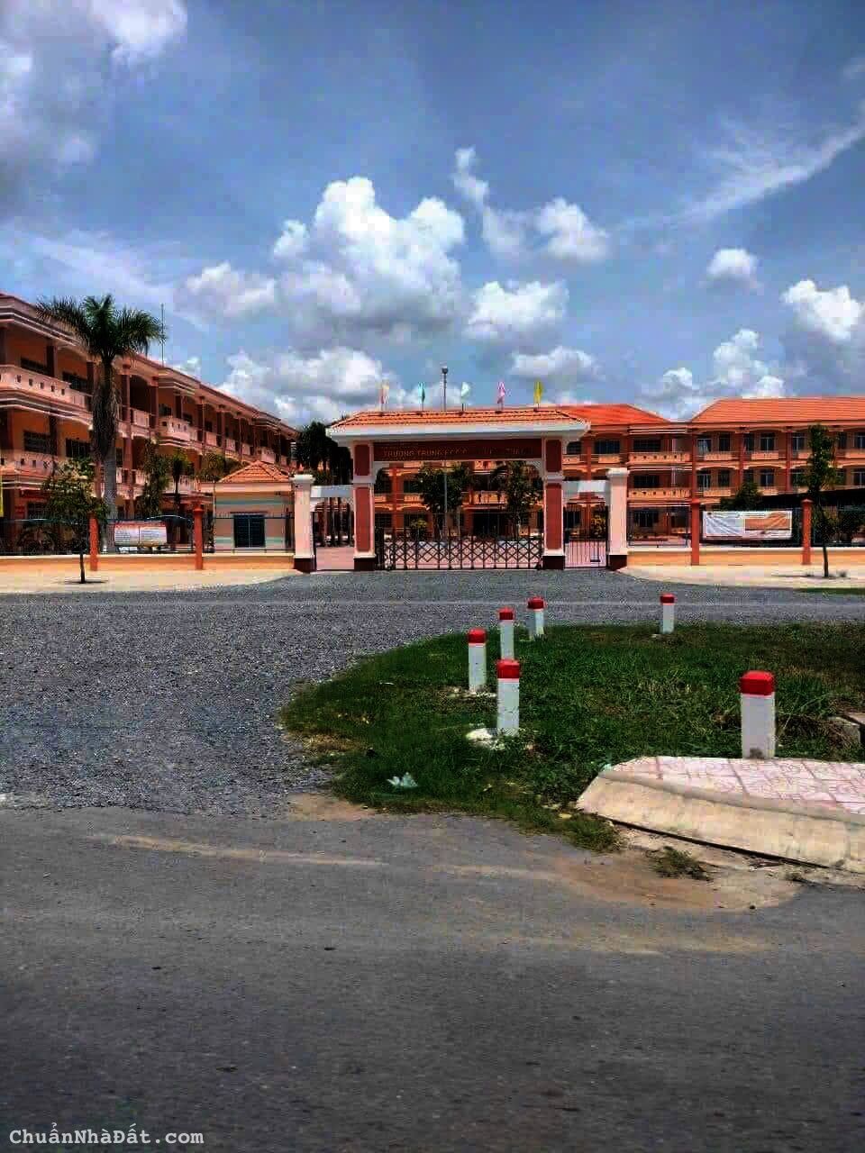 Kẹt tiền Chủ bán gấp 240m2 thổ mt xe hơi Tân Chánh giá bao đầu tư cho khách 690tr