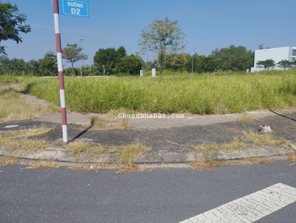 Chủ kẹt bán lô góc 2 mt đường lớn nền biệt thự 122m2kdc Sài Gòn RiverPark giá đầu tư