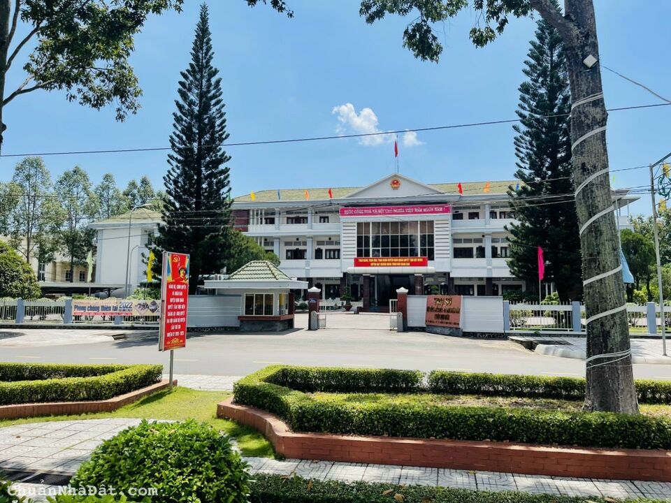 Cần bán lô đất Định Quán giá 1ty5/240m2 thổ cư 100%. Nằm ngay mặt tiền 32m. Sổ hồng sẵn 