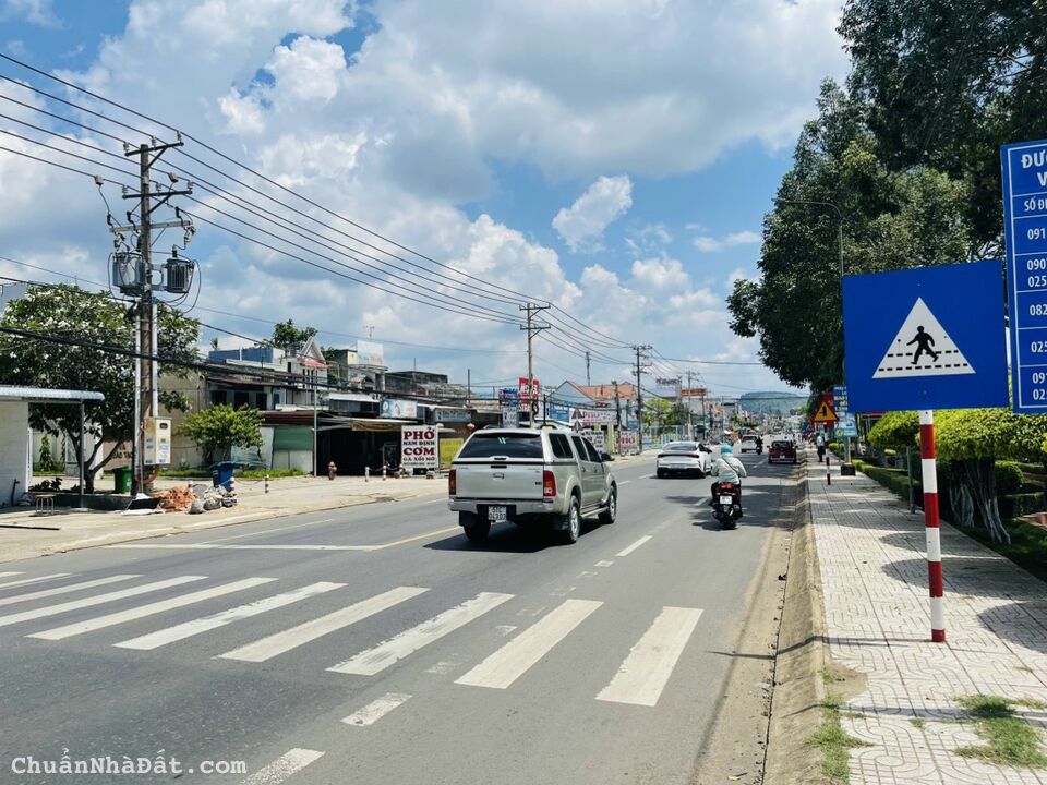 Nhà phá sản cần bán gấp lô đất Định Quán mặt tiền nhựa gần QL20 giá 1ty5/250m2 full thổ cư, sổ sẵn Nhà phá sản cần bán gấp lô đất Định Quán mặt tiền nhựa gần QL20 giá 1ty5/250m2 full thổ cư, sổ sẵn