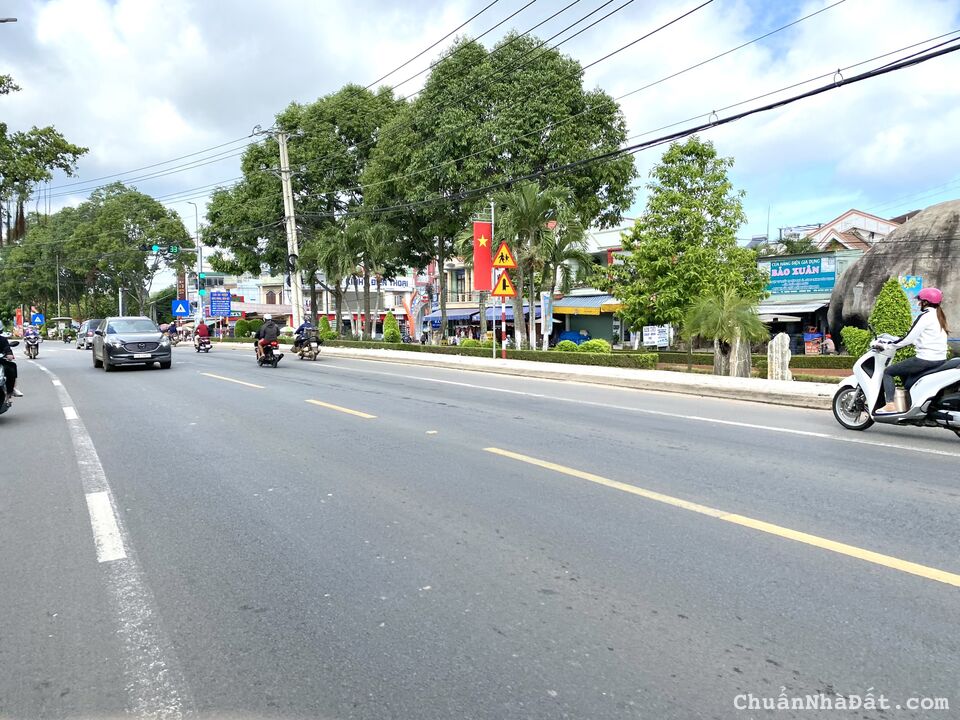 Cần bán lô đất full thổ cư ở TT Đồng Nai giá 1ty5/300m2, mặt tiền nhựa 32m ngay QL20. Sổ hồng sẵn