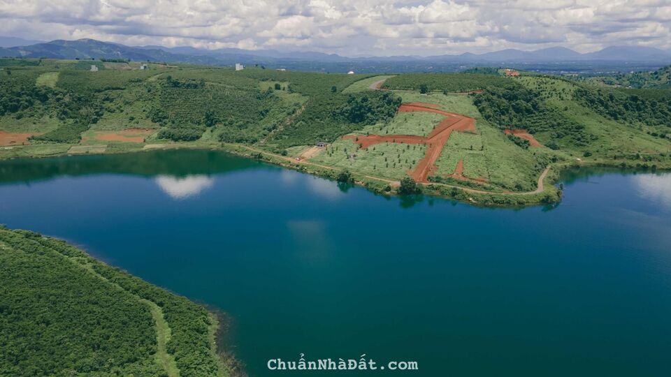 Mình có 2 miếng đất sào view Hồ ở Lâm Đồng giá 1ty5/645m2. Cách DT200, sổ hồng cầm tay 