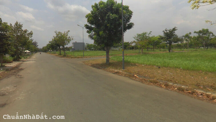 Nhanh tay mua ngay lô đất thổ cư 100m2 Nguyễn Hữu Trí, Tân Bửu, Bến Lức. Cách Ngã 3 Tân Bửu 800m