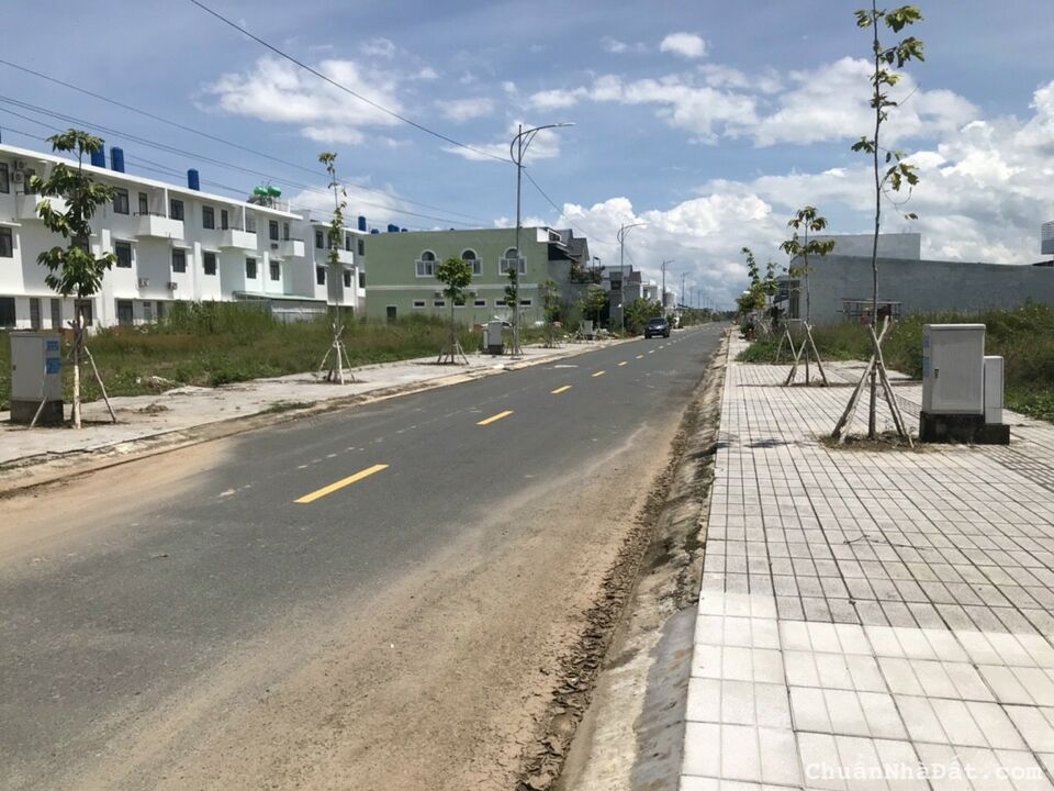 Vị trí cực đẹp nằm gần ngay chợ Phú Lạc, MT.Đ Tân Liêm, Phong Phú, Bình Chánh, đất full thổ, 