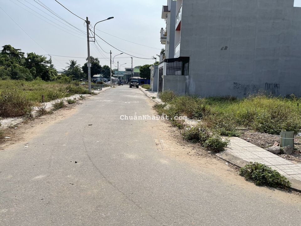 Bán đất nằm lièn kề chợ Long Can, Cần Đước, Long An,  đất 120m2, chuẩn ngang 5m, full thổ cư