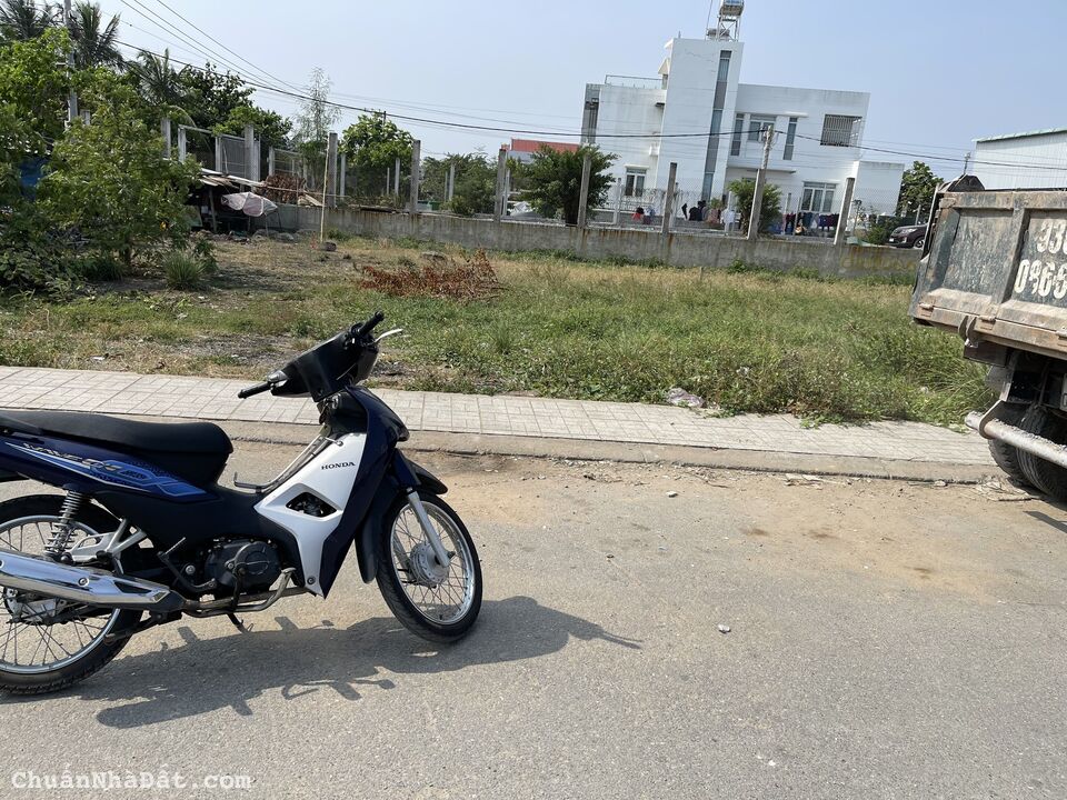 Bán đất nằm lièn kề chợ Long Can, Cần Đước, Long An,  đất 120m2, chuẩn ngang 5m, full thổ cư